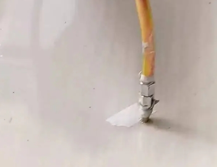 井研瓷砖空鼓维修公司专业解答在瓷砖铺贴过程中，如果使用的砂料过粗（如全部使用了粗砂），可能会导致以下问题